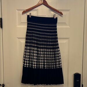 Banana Republic Black and White Houndstooth Midi Skirt
